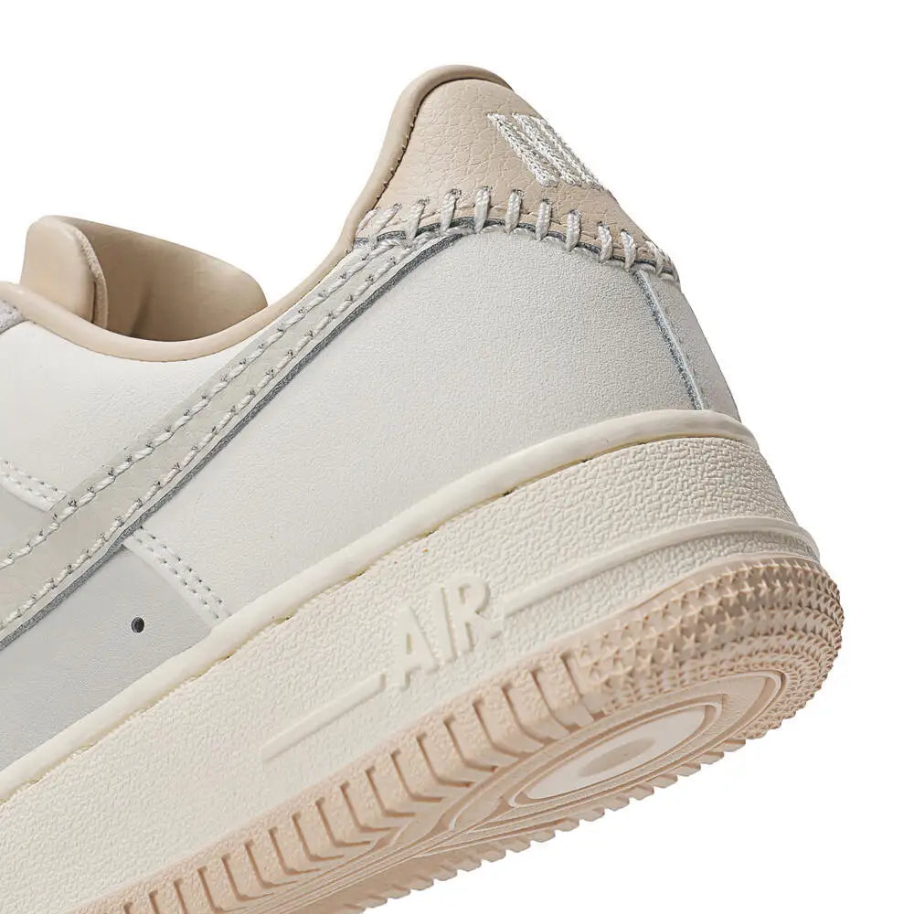 NIKE WMNS AIR FORCE 1