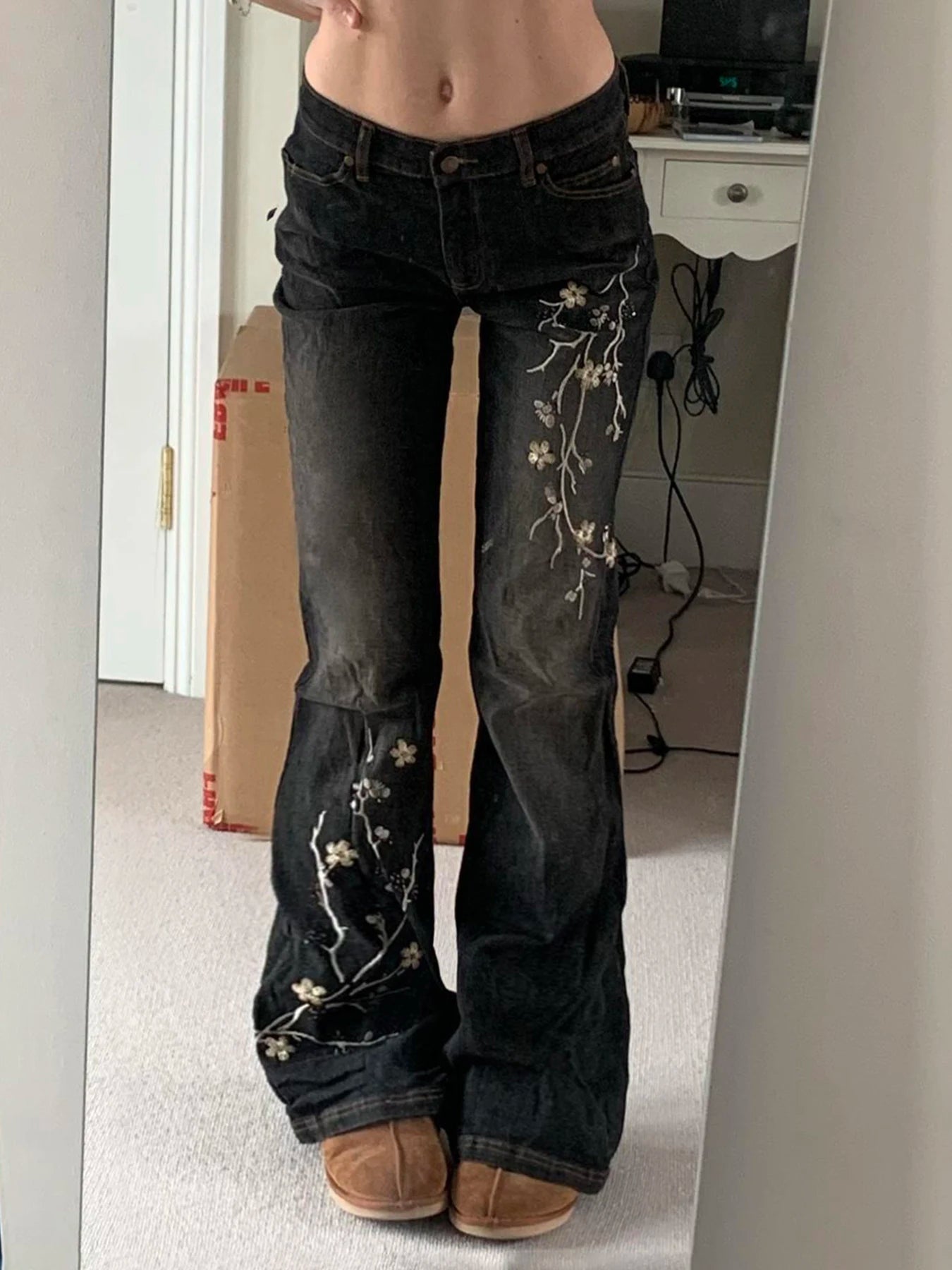 Embroidery Ripped Baggy Jeans